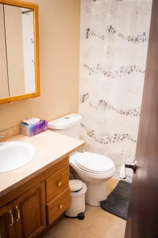 Comfy Upstairs Suite close to Red Deer Hospital